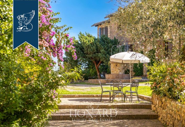 Image No.4-13 Bed Farmhouse for sale