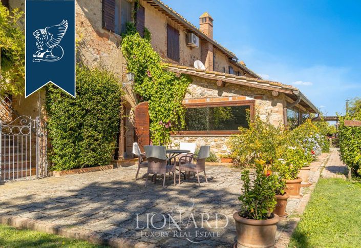 Image No.6-13 Bed Farmhouse for sale