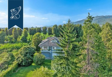 5 Bed Villa for sale