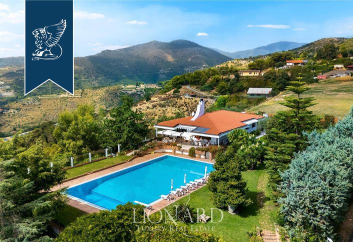 Image No.1-4 Bed Villa for sale