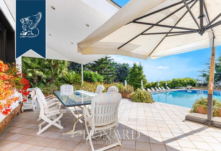 Image No.4-4 Bed Villa for sale