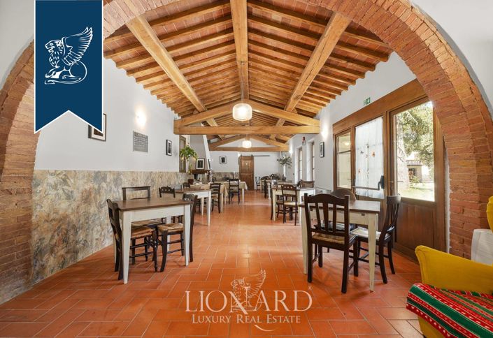 Image No.17-28 Bed Villa for sale