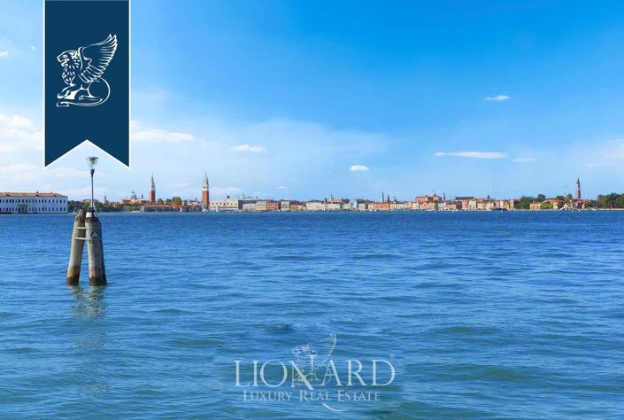 Image No.13-6 Bed Villa for sale