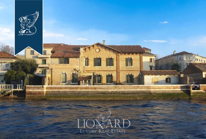 Image No.5-6 Bed Villa for sale