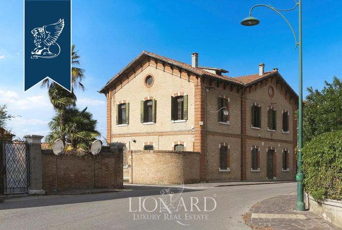 Image No.9-6 Bed Villa for sale