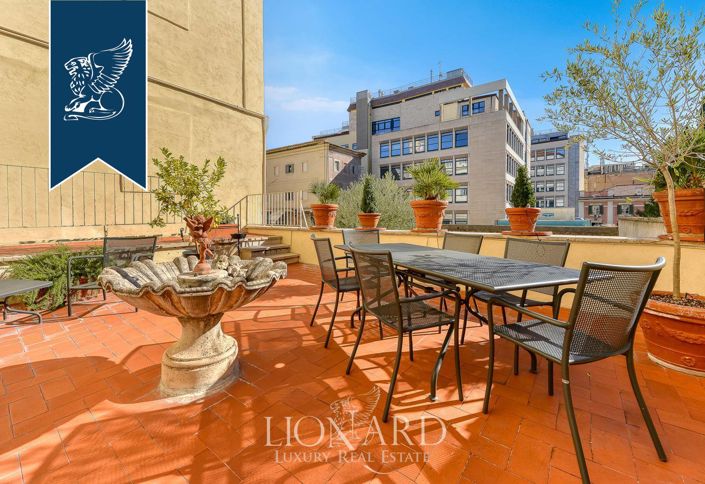 Image No.12-40 Bed Property for sale