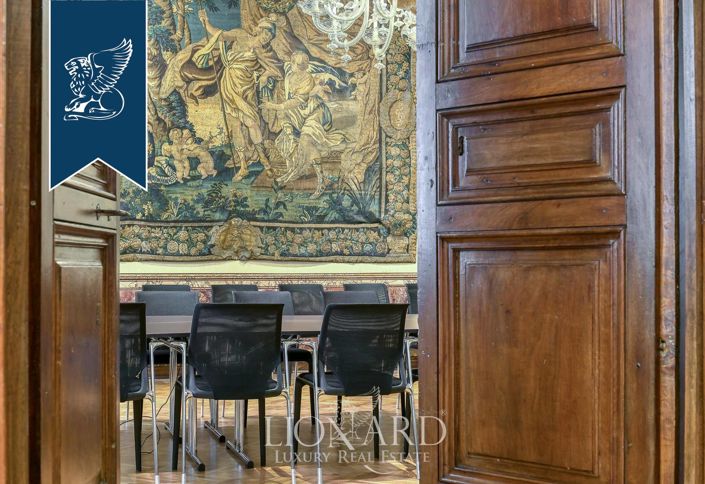 Image No.14-40 Bed Property for sale