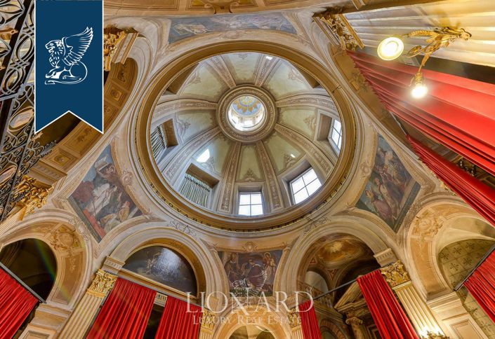 Image No.6-40 Bed Property for sale