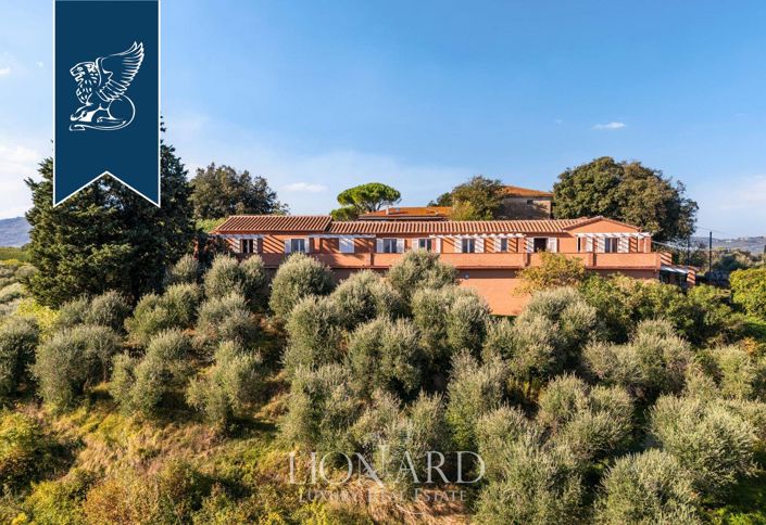 Image No.17-11 Bed Farmhouse for sale