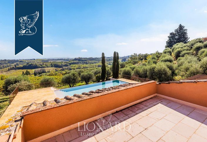 Image No.19-11 Bed Farmhouse for sale