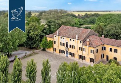 9 Bed Villa for sale