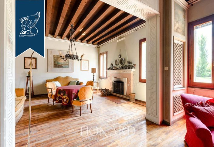 Image No.11-9 Bed Villa for sale