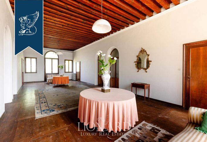 Image No.12-9 Bed Villa for sale