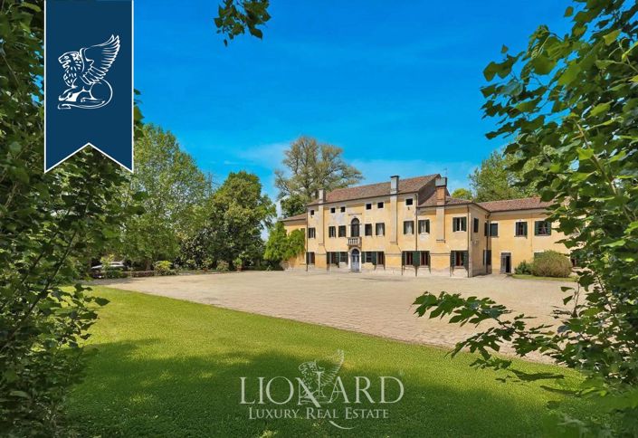 Image No.2-9 Bed Villa for sale