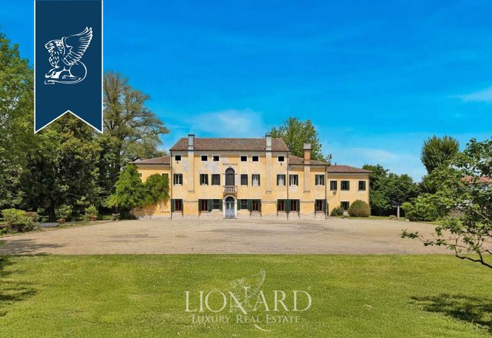 Image No.3-9 Bed Villa for sale