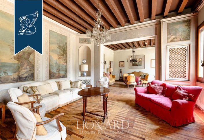 Image No.8-9 Bed Villa for sale