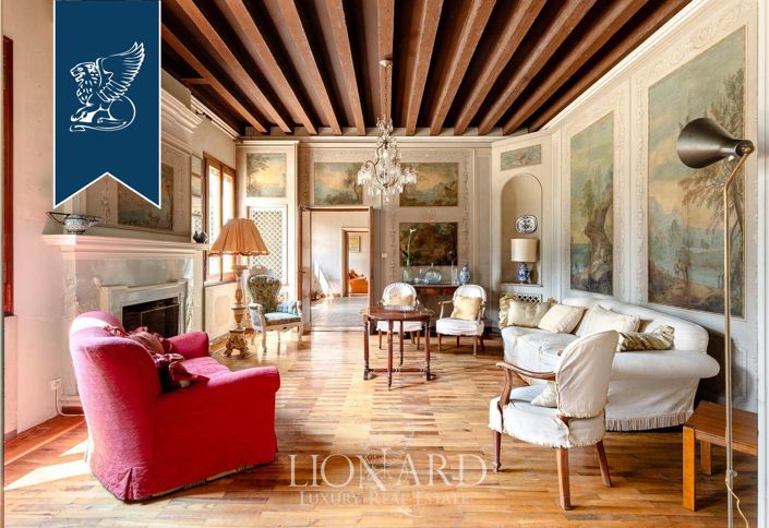 Image No.9-9 Bed Villa for sale