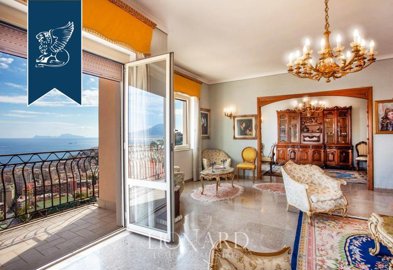 1 - Naples, Appartement