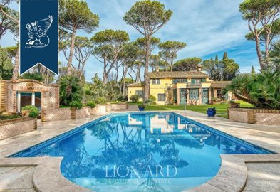 6 Bed Villa for sale