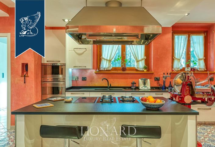 Image No.40-6 Bed Villa for sale