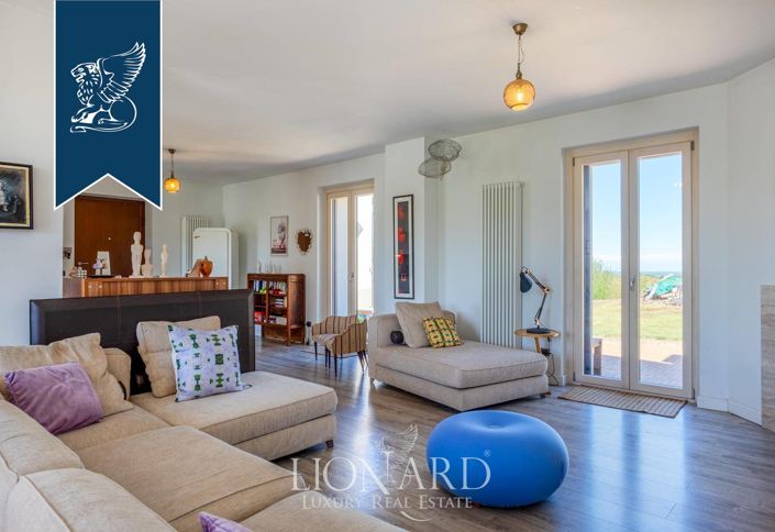 Image No.10-6 Bed Villa for sale