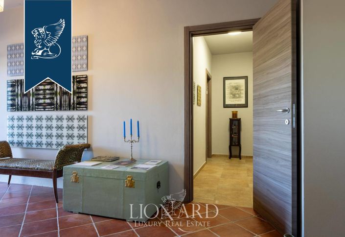 Image No.20-6 Bed Villa for sale