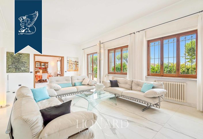 Image No.11-6 Bed Villa for sale