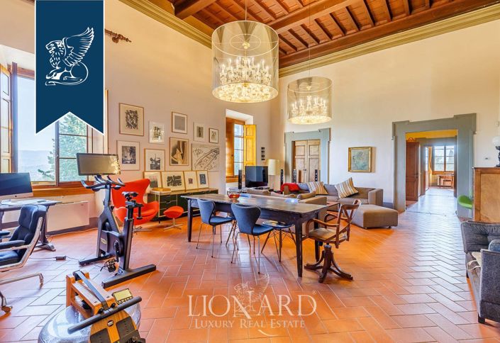 Image No.17-10 Bed Villa for sale