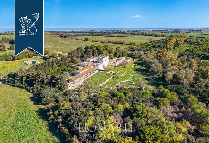 Image No.1-14 Bed Property for sale