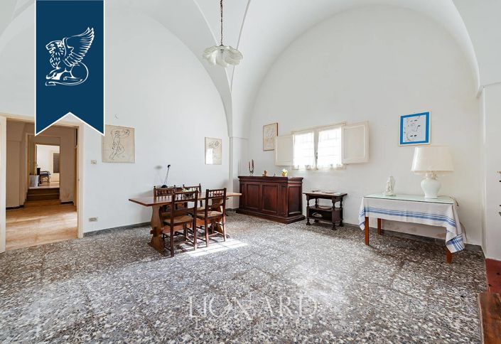 Image No.15-14 Bed Property for sale