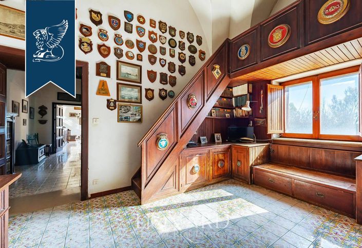 Image No.17-14 Bed Property for sale