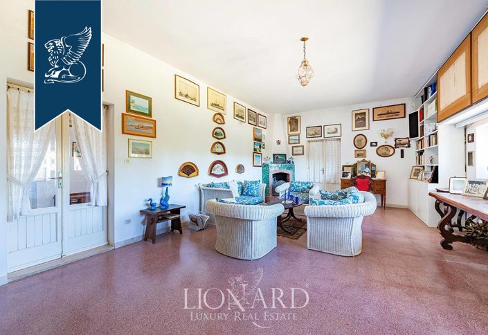 Image No.9-14 Bed Property for sale