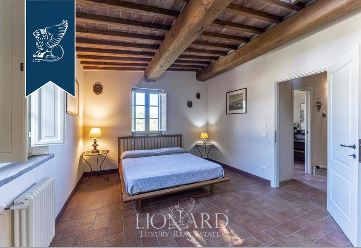 Image No.17-4 Bed Country House for sale