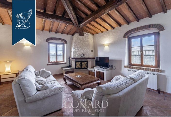 Image No.15-10 Bed Farmhouse for sale