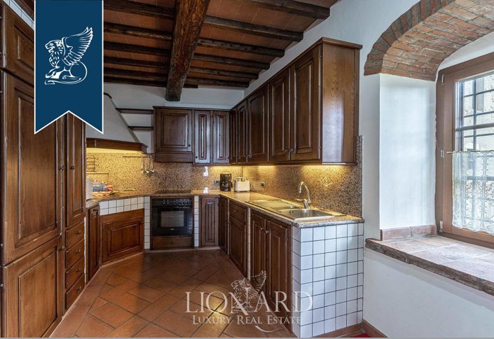 Image No.16-10 Bed Farmhouse for sale