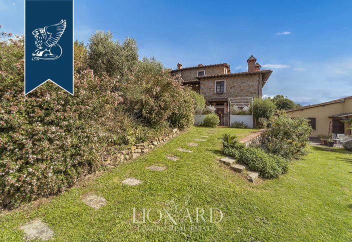 Image No.8-10 Bed Farmhouse for sale