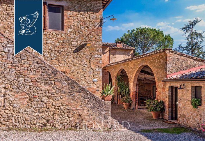 Image No.16-13 Bed Country House for sale