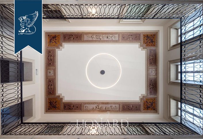 Image No.15-5 Bed Property for sale