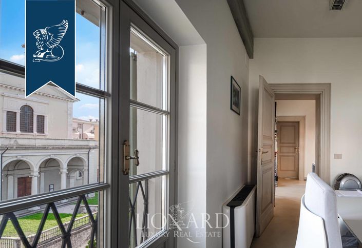 Image No.19-5 Bed Property for sale