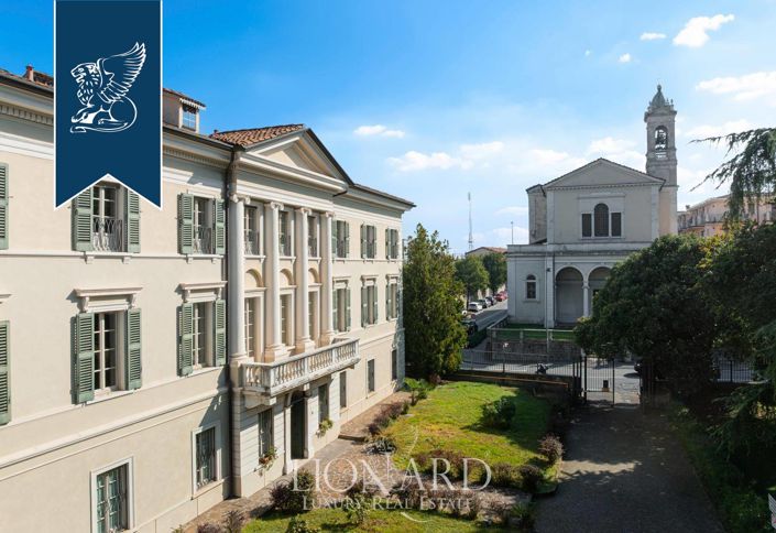 Image No.5-5 Bed Property for sale