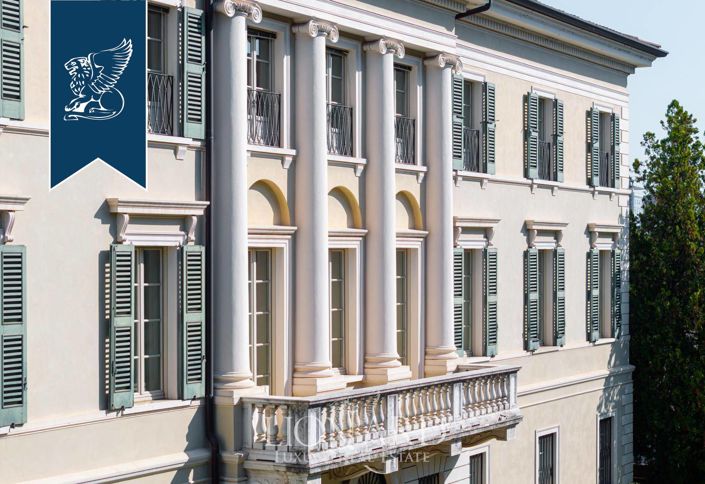 Image No.6-5 Bed Property for sale