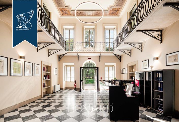 Image No.9-5 Bed Property for sale