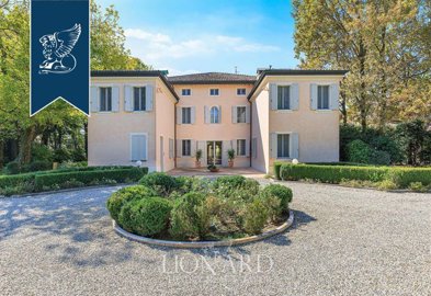 1 - Correggio, Villa