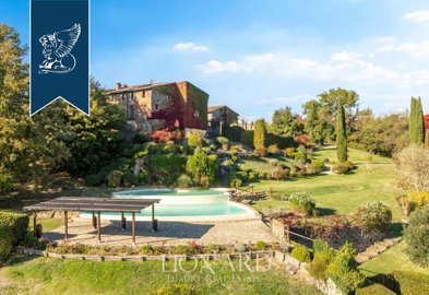 8 Bed Farmhouse for sale