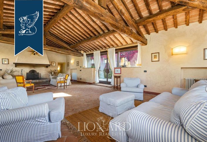 Image No.15-8 Bed Farmhouse for sale