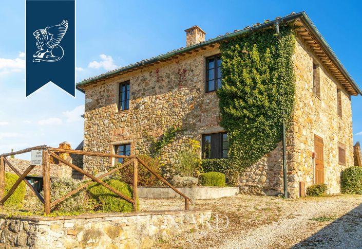 Image No.9-8 Bed Farmhouse for sale