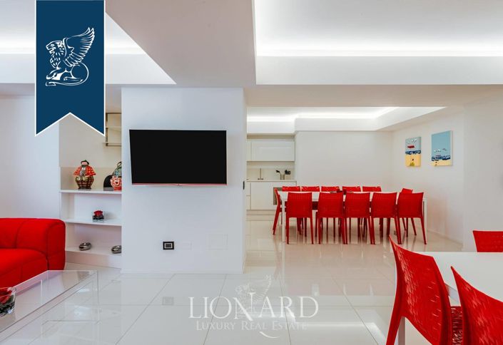 Image No.16-8 Bed Villa for sale