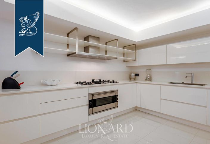 Image No.17-8 Bed Villa for sale