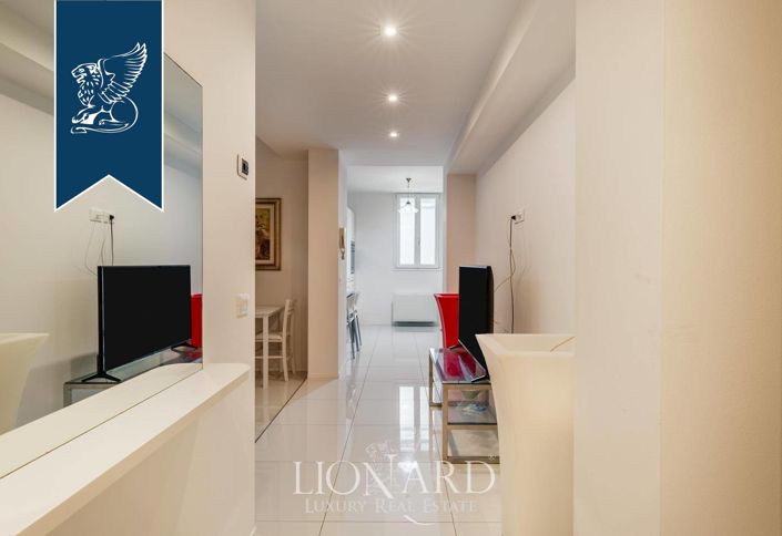 Image No.18-8 Bed Villa for sale