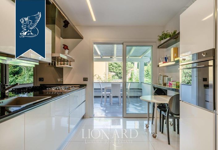 Image No.20-8 Bed Villa for sale